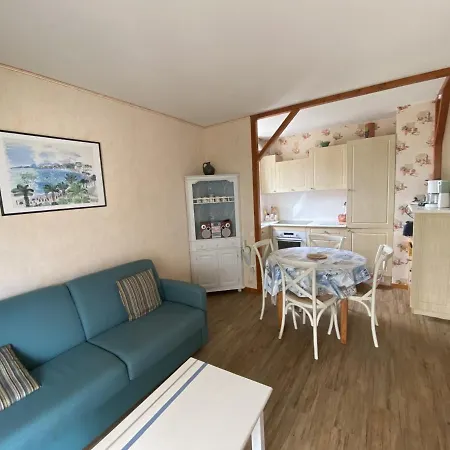 A Arcachon: Plages Et Commerces A Pied, Balcon, Parking, 4 Couchages * Arcachon