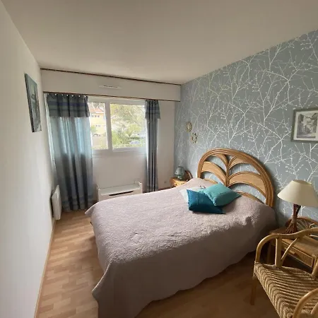 A Arcachon: Plages Et Commerces A Pied, Balcon, Parking, 4 Couchages