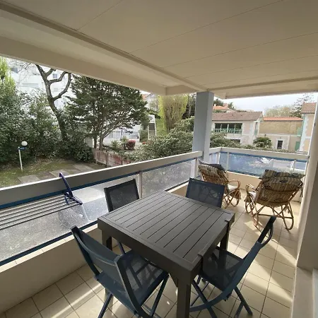 A Arcachon: Plages Et Commerces A Pied, Balcon, Parking, 4 Couchages * Arcachon
